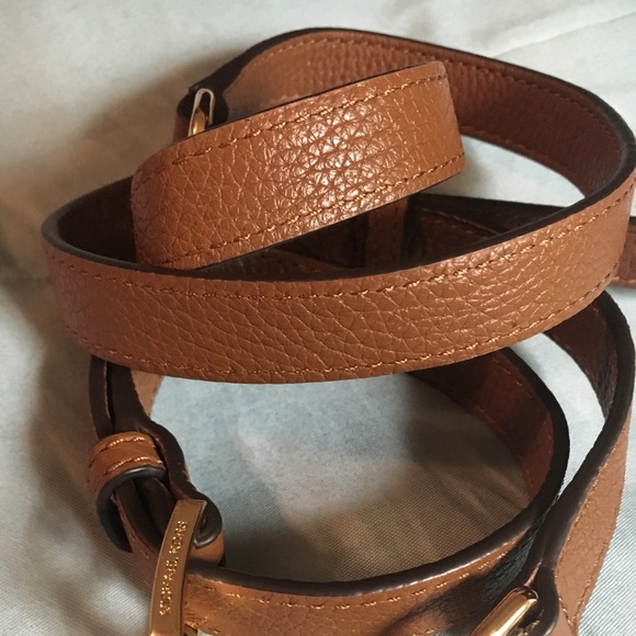 MICHAEL KORS BROWN LEATHER HAND BAG - Picture 8 of 8